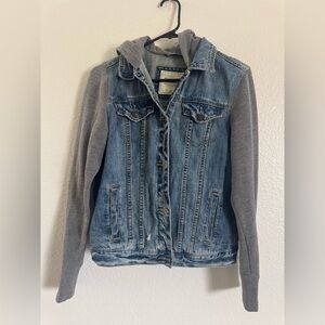Abercrombie and Fitch hooded Jean Jacket SZ M